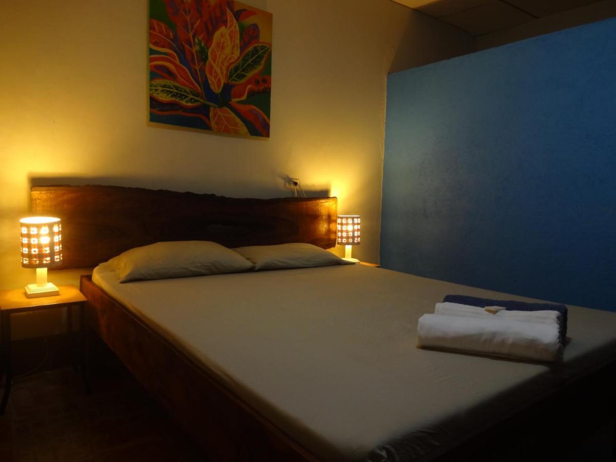 Hostal Harvest House Leon Ngoại thất bức ảnh