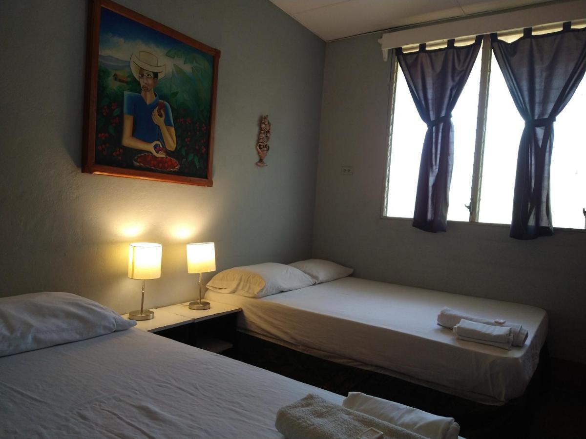 Hostal Harvest House Leon Ngoại thất bức ảnh
